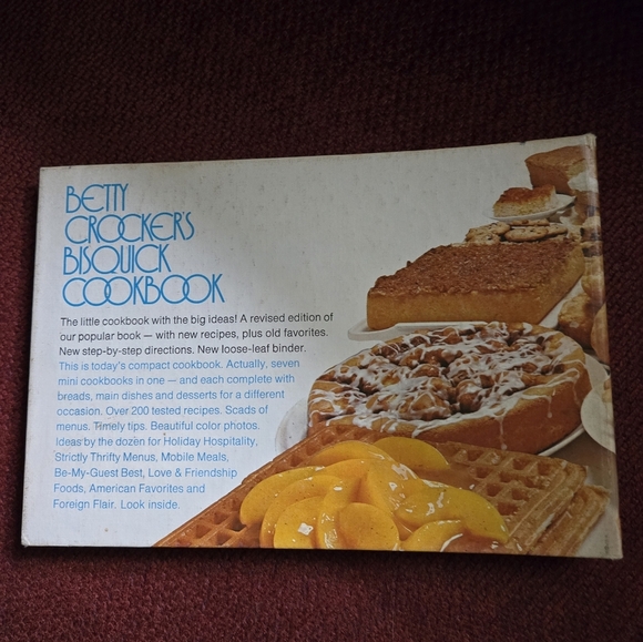Vintage Betty Crocker Bisquick Cookbook - Seven Mini Cookbooks In One 1977 - Picture 2 of 3